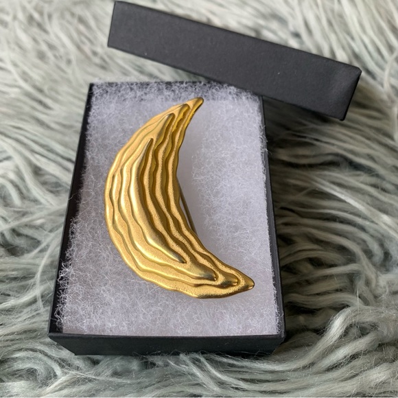 Vintage Crescent Moon Shaped Brooch - Picture 1 of 7